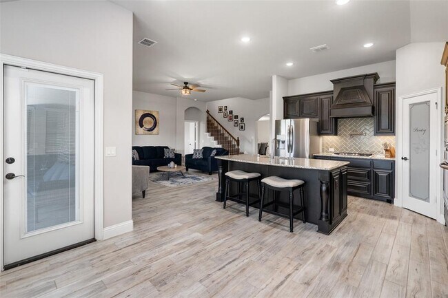 Building Photo - 1324 Thrasher Dr