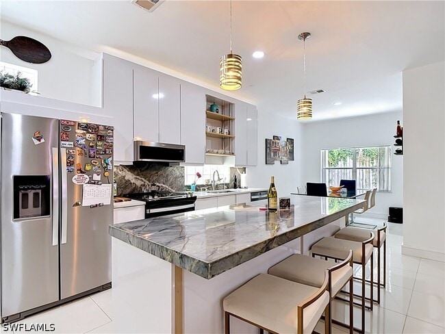 Building Photo - 10735 San Tropez Cir