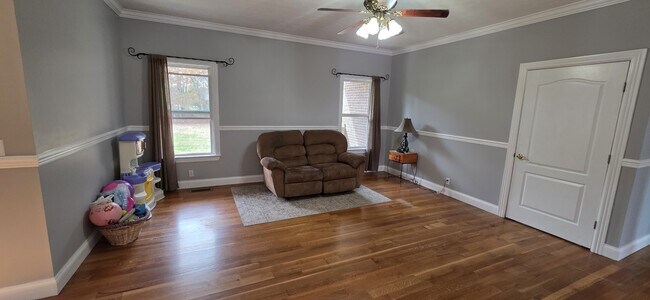 Building Photo - 789 Old Prospect Rd