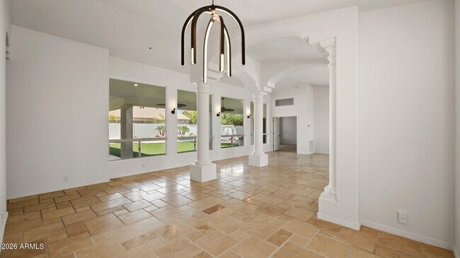 Building Photo - 8638 E Dahlia Dr