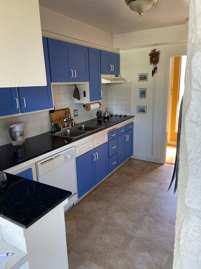 Building Photo - 6601 Springpark Ave