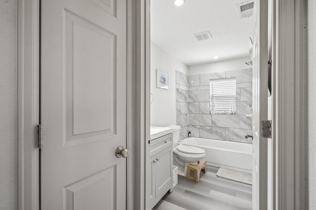 Building Photo - Cute Two Bedroom 1 Bathroom House in North RiNo