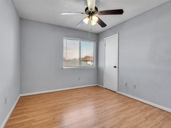 Building Photo - 10919 Pigeonwood Dr