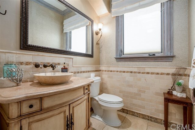 Building Photo - 736 Esplanade