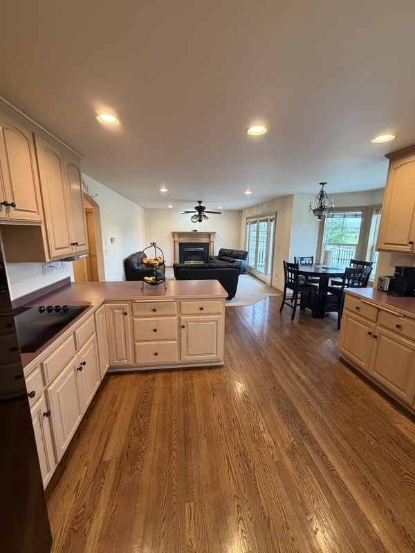 Building Photo - 700 Sunrise Dr