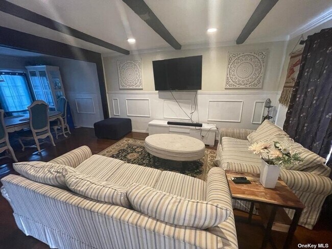 Building Photo - 2679 Lexington Ave