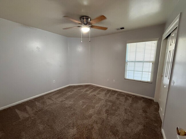 Building Photo - 10919 Golden Valley Dr
