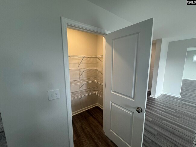 Building Photo - 3027 Hallsdale Dr