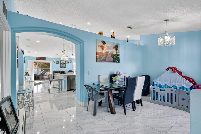 Building Photo - 1121 SW Ivanhoe St