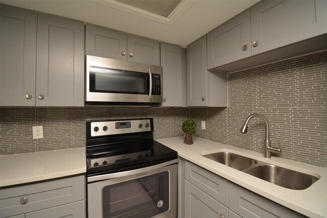 Building Photo - 12633 Memorial Dr