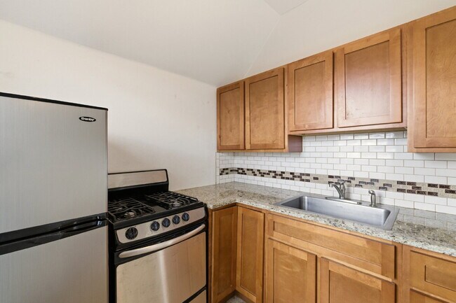 Building Photo - PRICE DROP!  Newly Renovated Studio Apt. in Classic Victorian Home in Baker District