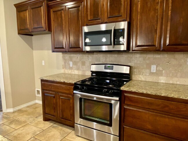 Building Photo - Beautiful 4 Bed, 2 Bath in Deer Creek Schools!