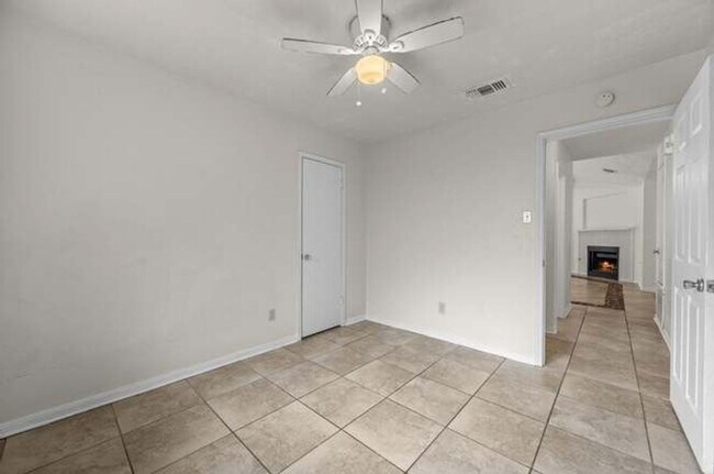 Building Photo - 4 Bedroom Single Family Home in Pflugerville