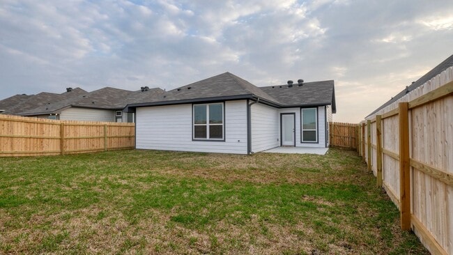 Building Photo - Spacious Single-Family Home Available Now!