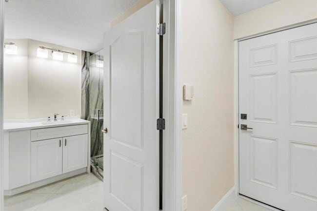 Building Photo - 11010 Legacy Dr