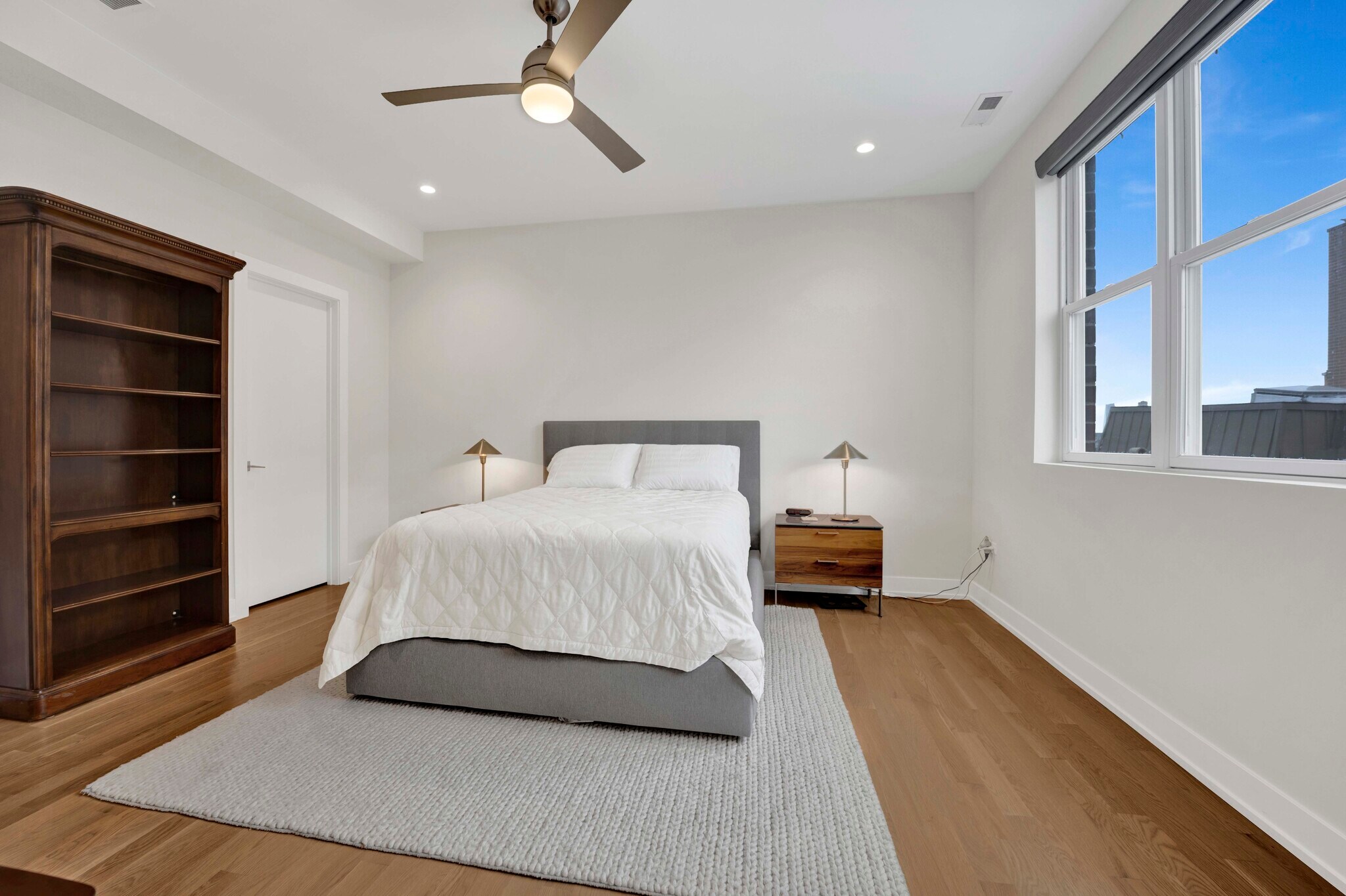 Building Photo - 4024 N Lincoln Ave