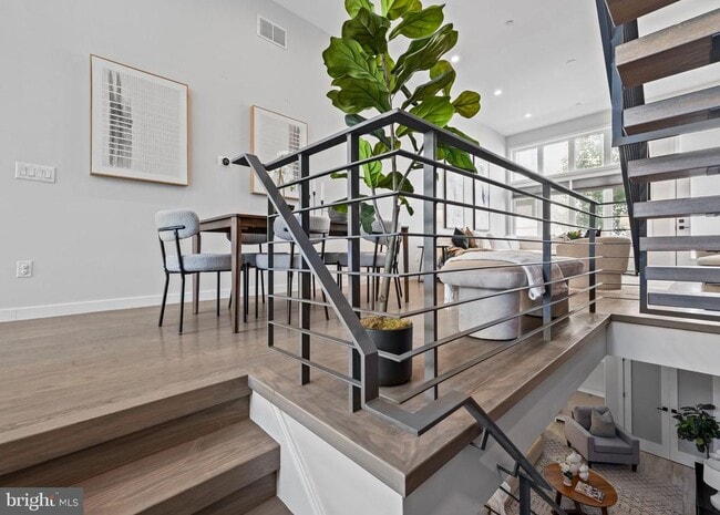 Building Photo - 2106 Spring St