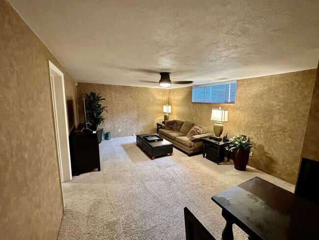 Building Photo - Wash Park 2-Bedroom, 2- Bathroom Condo Available in August