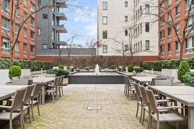 Building Photo - 555 W 23 St