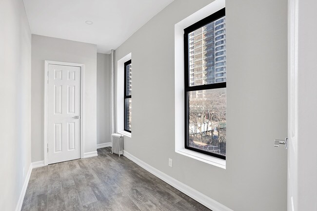 Building Photo - 2371 2nd Ave