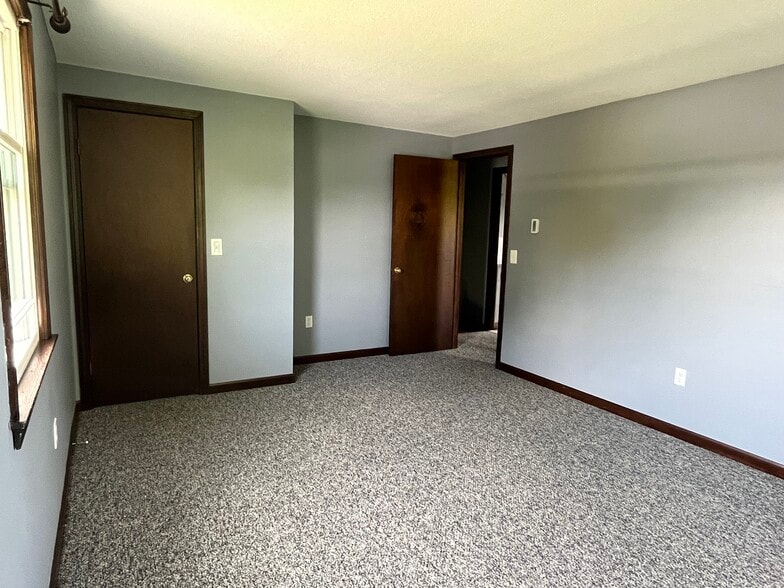 Building Photo - 485 Corey St