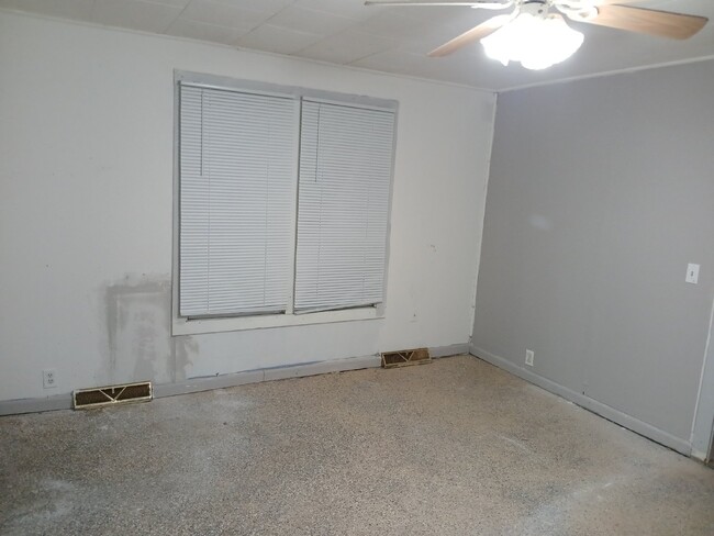Building Photo - 2 Bedroom 1 Bathroom - Northeast Arts Dist...