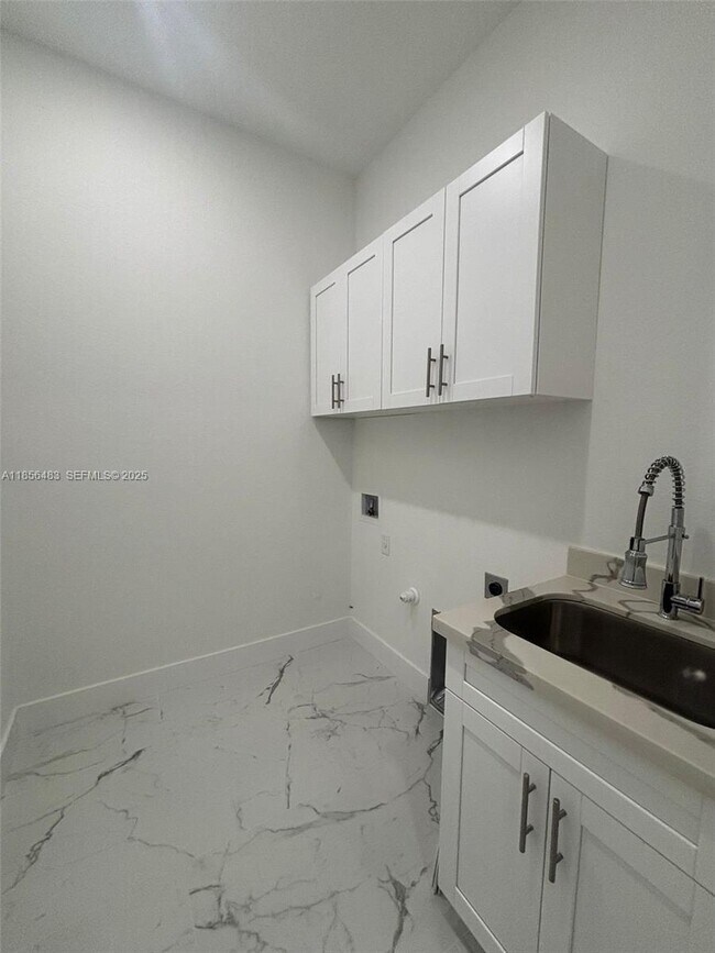 Building Photo - 4304 NW 27th Ln