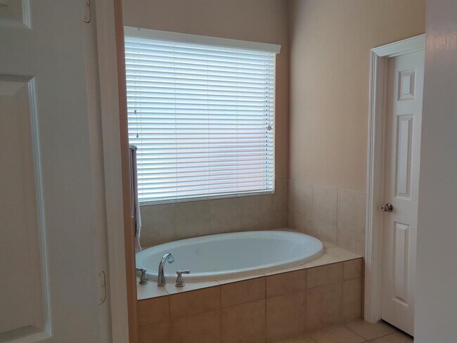 Building Photo - 13401 Indigo Sands Dr