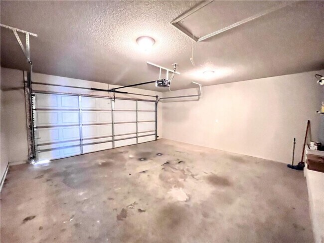 Building Photo - 4300 SW Limestone Ave