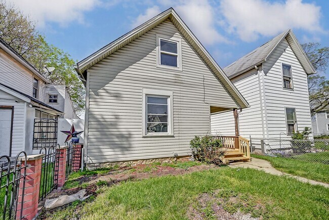 Building Photo - Charming 4 bedroom, 1 bathroom