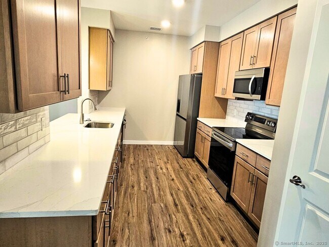 Building Photo - 104 Episcopal Rd