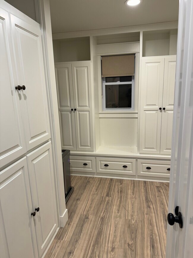 Building Photo - 1612 N Star Ave