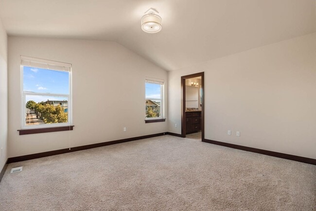 Building Photo - Modern Bothell Home in Kingsbury Community