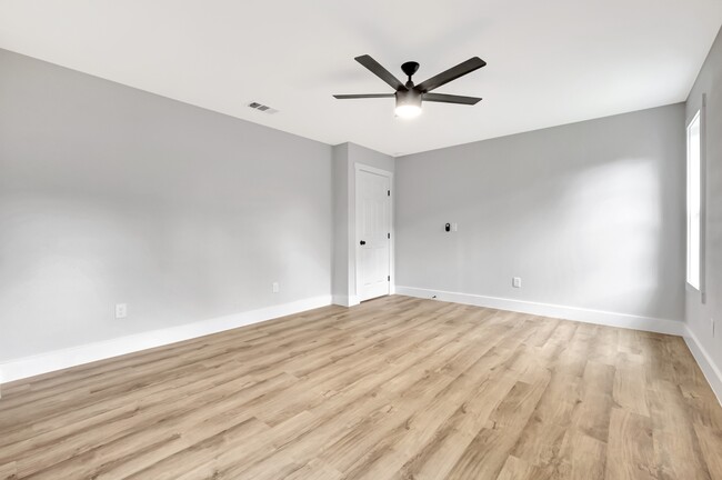 Building Photo - 54 Lotus Ct