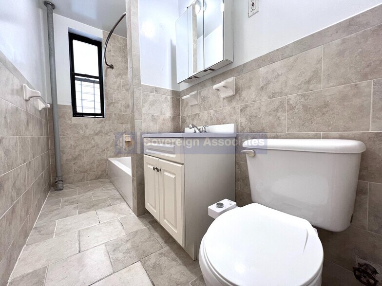 Building Photo - 850 West 176th Street