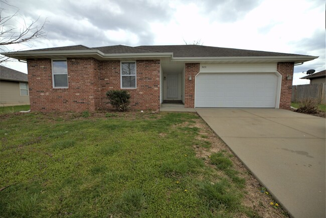 Primary Photo - 3 bedroom 2 bathroom home with fence