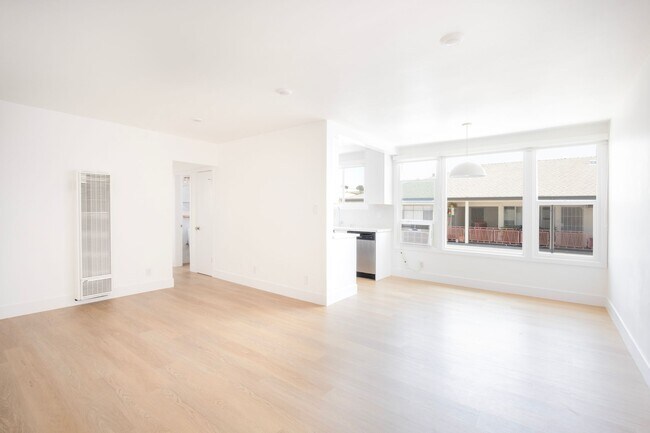 Building Photo - 1000 N Curson