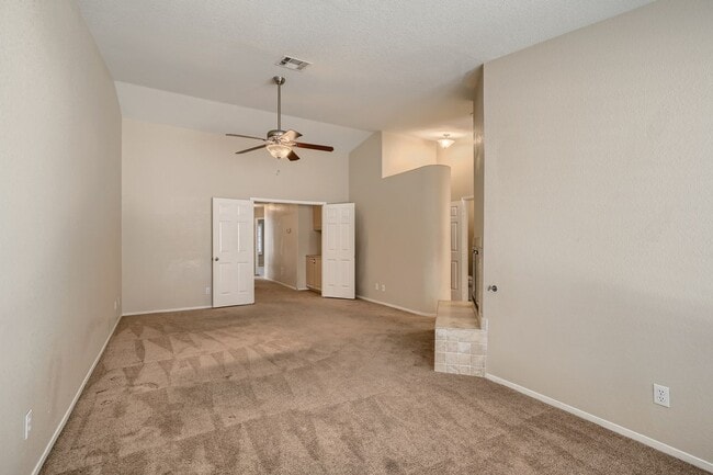 Building Photo - 2224 Bear Valley St