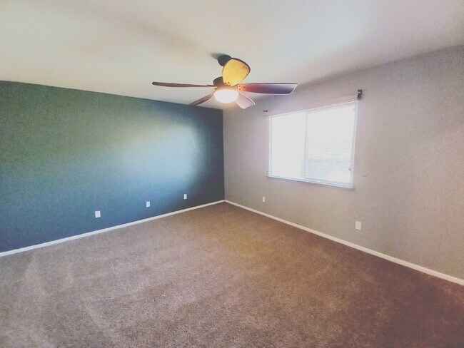 Building Photo - Spacious 3 bedroom, 2 bath with bonus room in Indian Cove