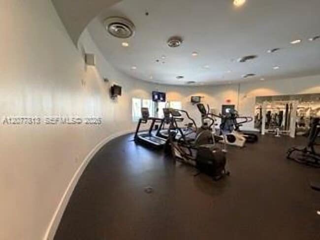 Building Photo - 5600 Collins Ave
