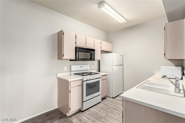 Building Photo - 7413 W Russell Rd