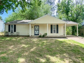 Building Photo - 3 bedroom 2 bathroom near Ramill and St Elmo