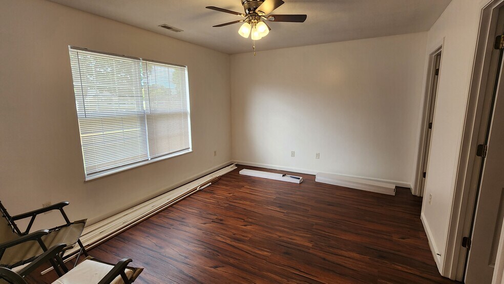 Building Photo - 1521 Mayberry Ln