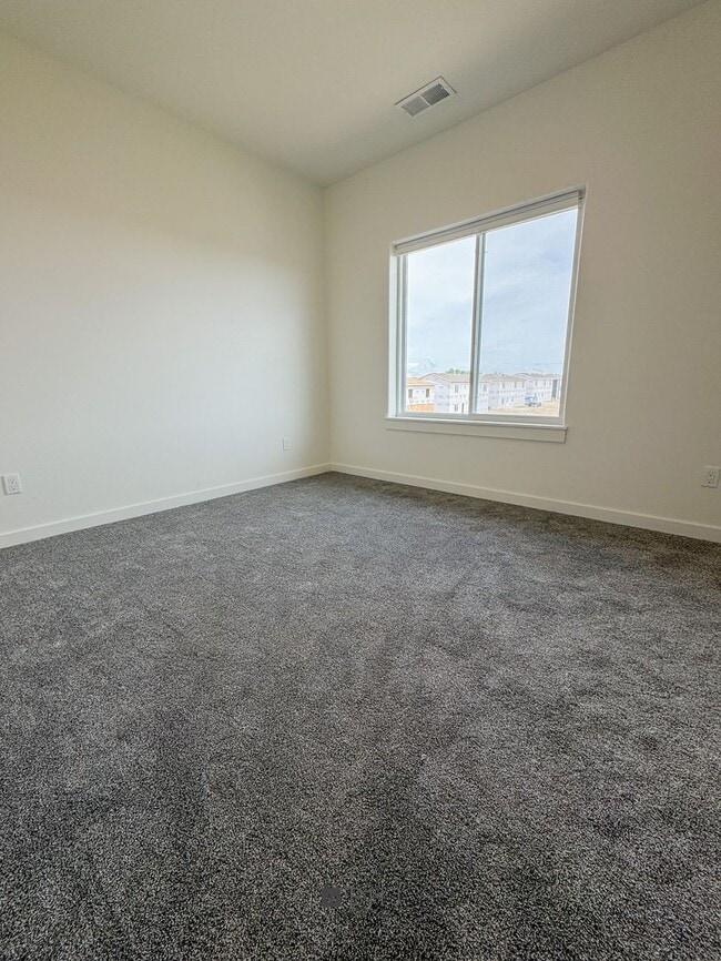 Building Photo - BRAND NEW Pet Friendly 2 bed/ 2 bath apartment!