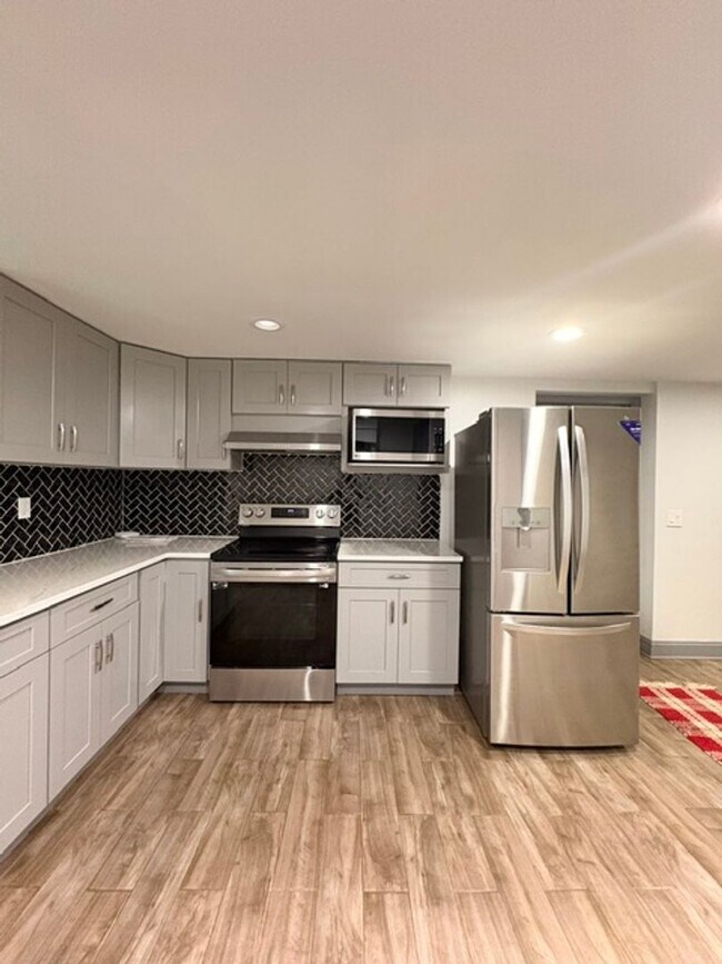 Building Photo - 9714 Admiralty Dr