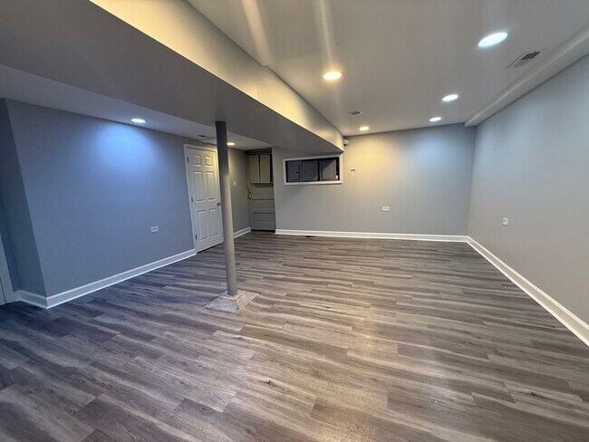 Building Photo - 7924 S Marshfield Ave
