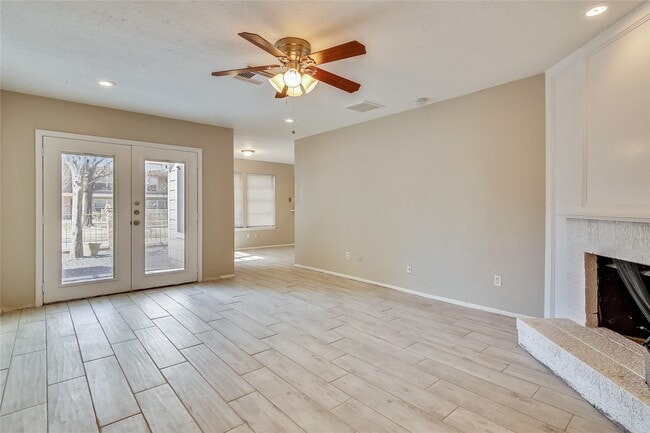 Building Photo - 10839 Sugar Hill Dr