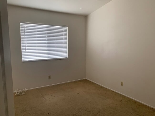 Building Photo - 925 Camino Lindo