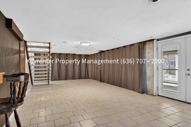 Building Photo - Spacious 3BR Home with Finished Basement in St. Charles