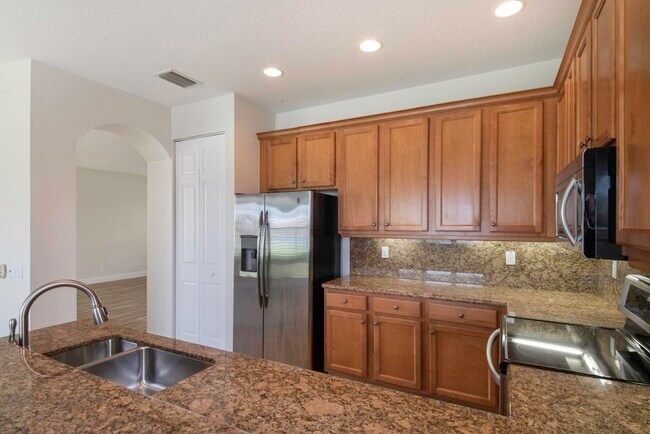 Building Photo - 8895 Chestnut Ridge Way